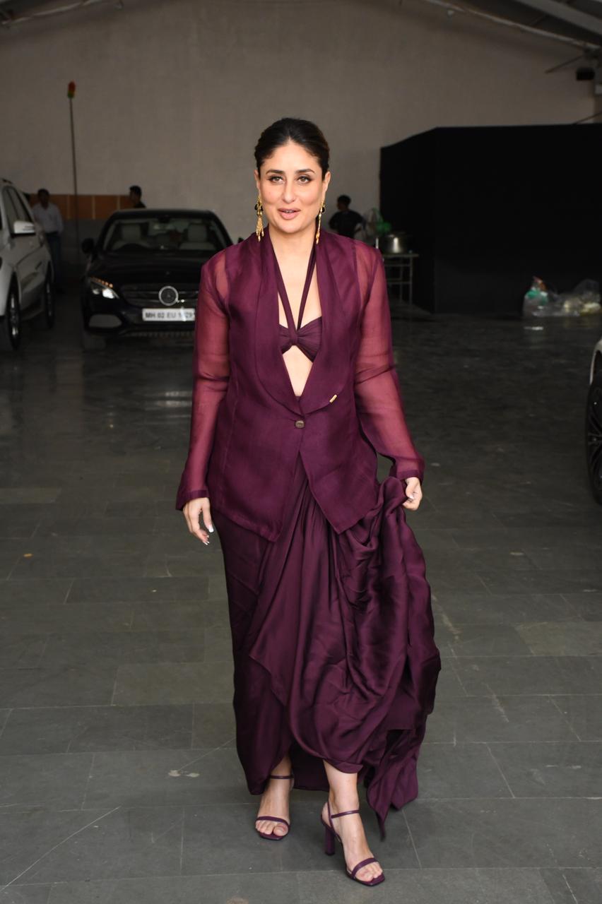 kareena kapoor purple dress Kareena Kapoor Khan (@kareenakapoorkhan) has made purple the colour of this festive season with her Anamika Khanna set on the occasion of Dussehra. The outfit paired with the silver jewellery, a red