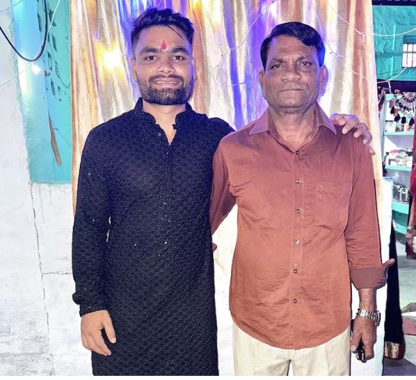 रिंकू सिंह के पिता स्टेज-4 लिवर कैंसर से जूझ रहे हैं, वेंटिलेटर पर हैं—क्रिकेटर T20 वर्ल्ड कप से घर लौटे