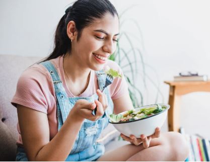 2026 में हर महिला को अपनी डाइट में ये 7 सुपरफूड्स ज़रूर शामिल करने चाहिए – चमक पाएं, हार्मोन्स को संतुलित करें और नैचुरली एनर्जी बढ़ाएं!