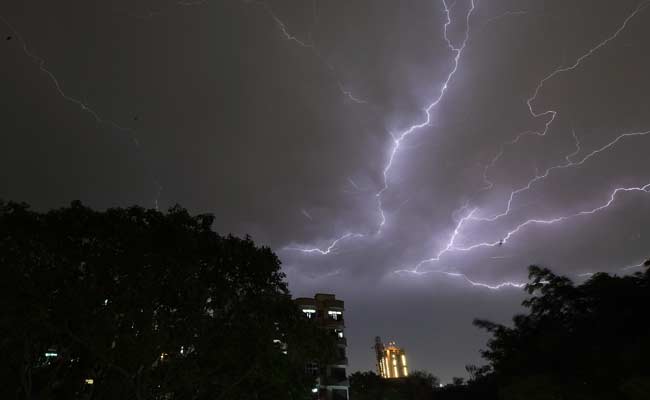 DESTRUCTION ALERT! Rain & Thunderstorm to HIT 9 States Today—Delhi, UP & Bihar on RED Alert; Hailstorm & 60 km/h Winds Coming!