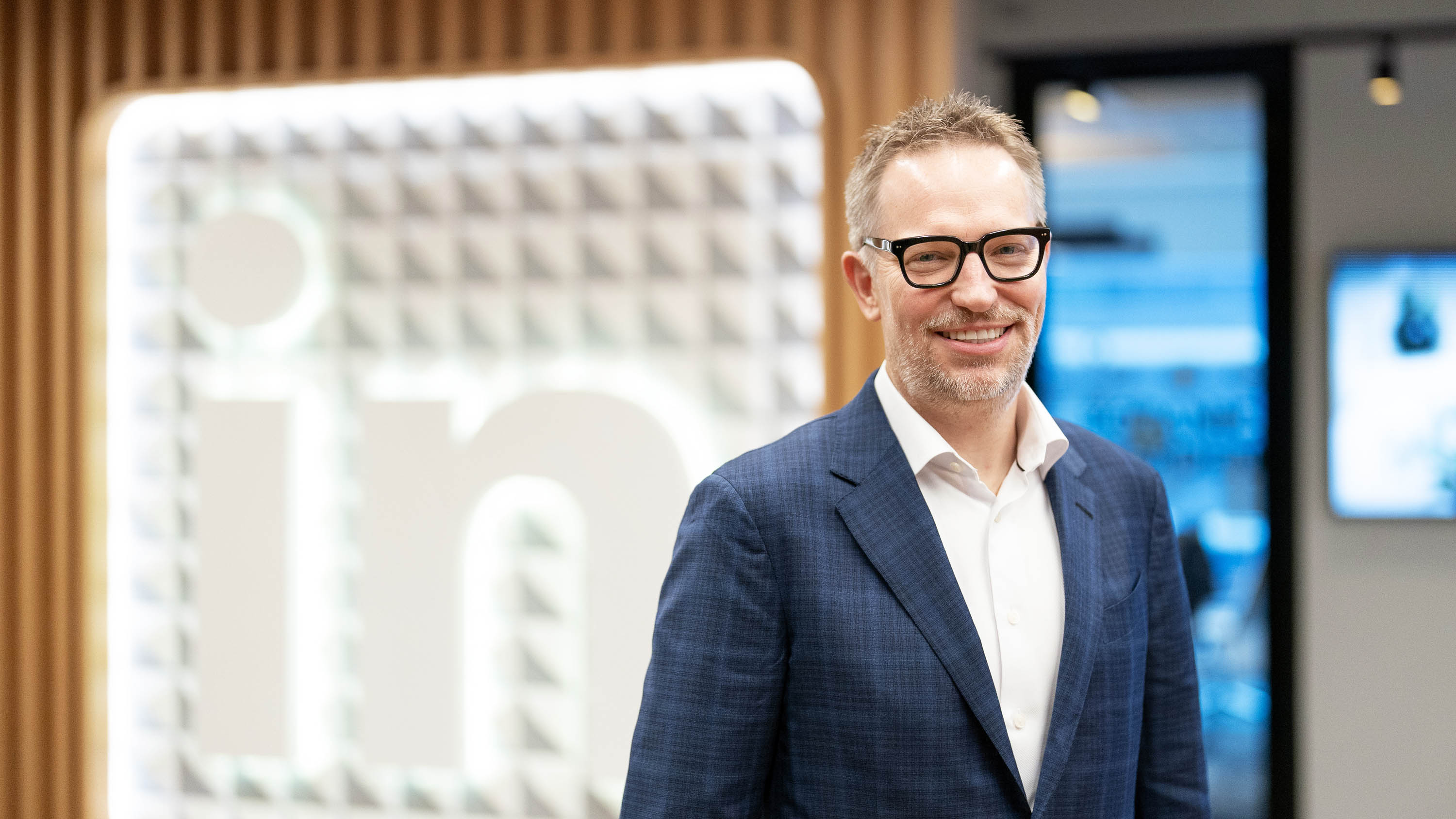 LinkedIn के CEO Ryan Roslansky ने उन 5 'C's के बारे में बताया जिन्हें AI कभी नहीं बदल सकता—जिज्ञासा और साहस इस लिस्ट में सबसे ऊपर हैं! युवा कर्मचारियों, ध्यान दें।