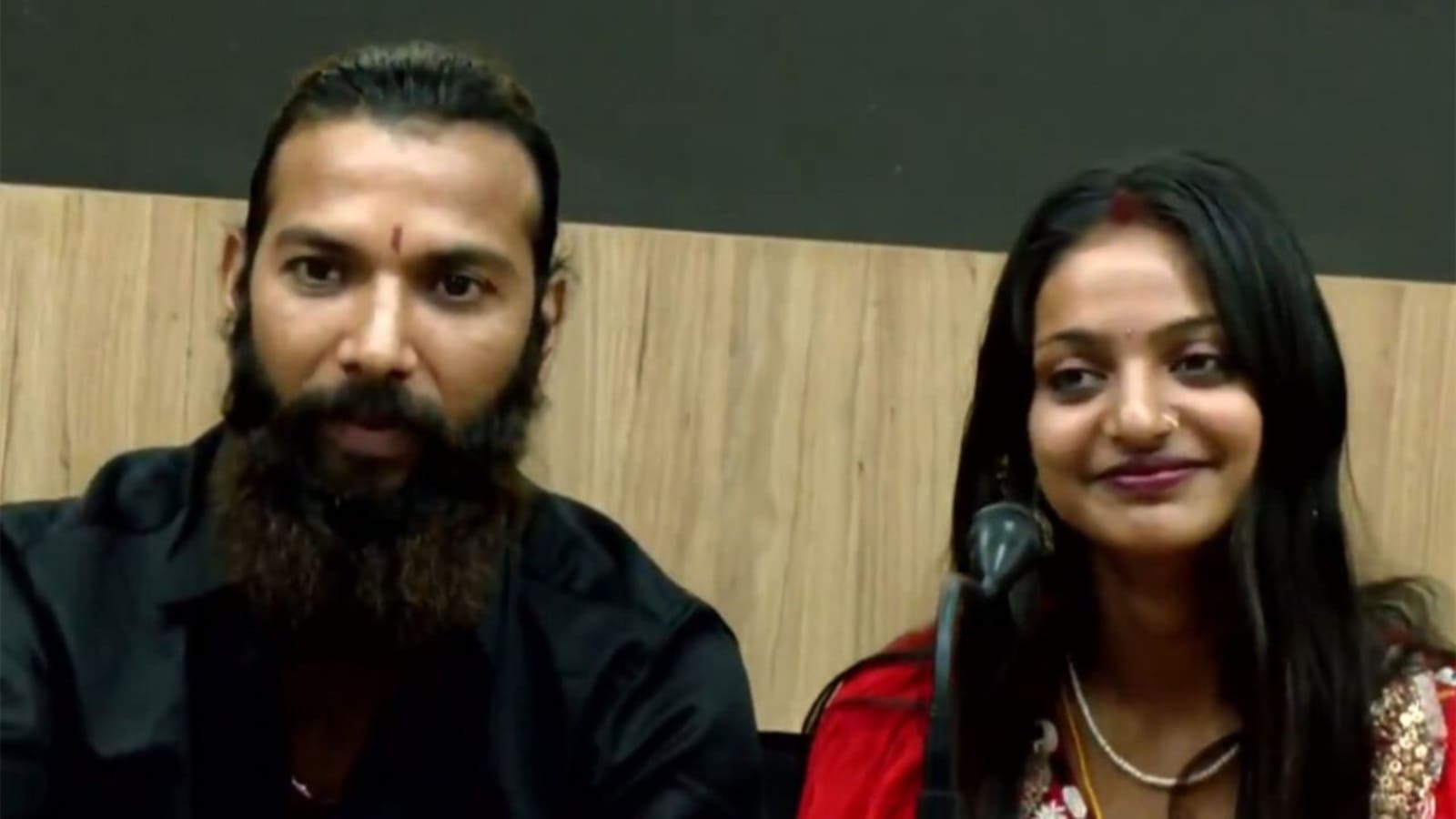 Mahakumbh Viral Girl Monalisa Exposed as Minor! POCSO Case Filed Against Husband Farman – Shocking Twist in Love Story!