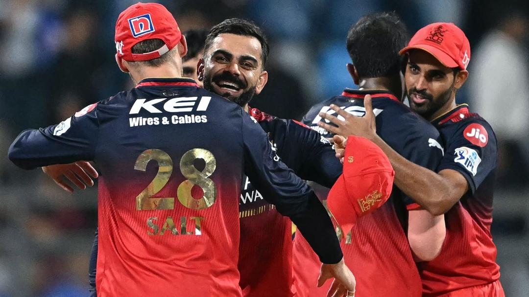 RCB Thrash MI by 18 Runs in High-Scoring Thriller at Wankhede—Kohli's Angry Glove-Helmet Throw Goes Viral After Slow Fifty!