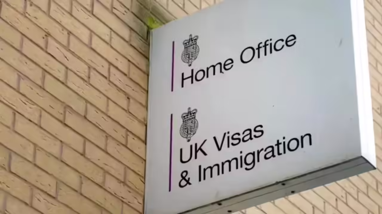Pak Men Faking Gay Identity Exposed: ₹8.8 Lakh Scam to Grab UK Refugee Status with Fake Pics!