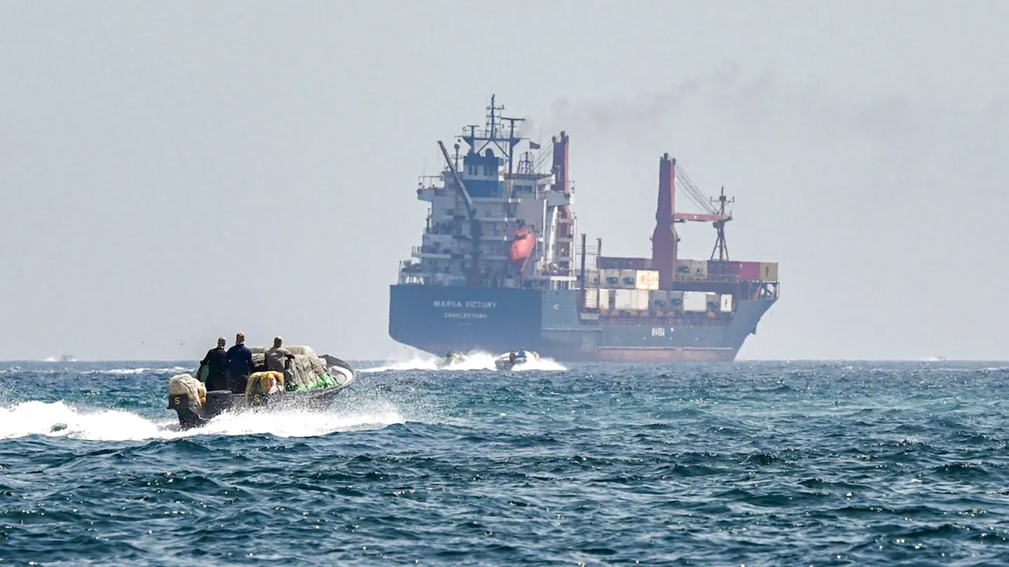 Iran Opens Strait of Hormuz, But With 3 Strict Conditions—No Passage for Enemies or Military Ships! Ships Must Follow These Rules