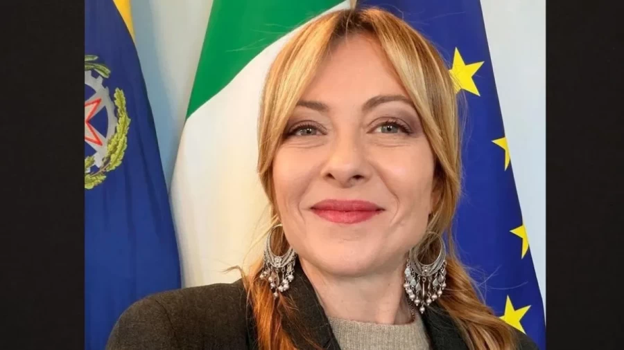 Italian PM Giorgia Meloni Stuns in Traditional Indian Jhumkas – Viral Selfie Melts Indian Hearts & Sparks Global Buzz!