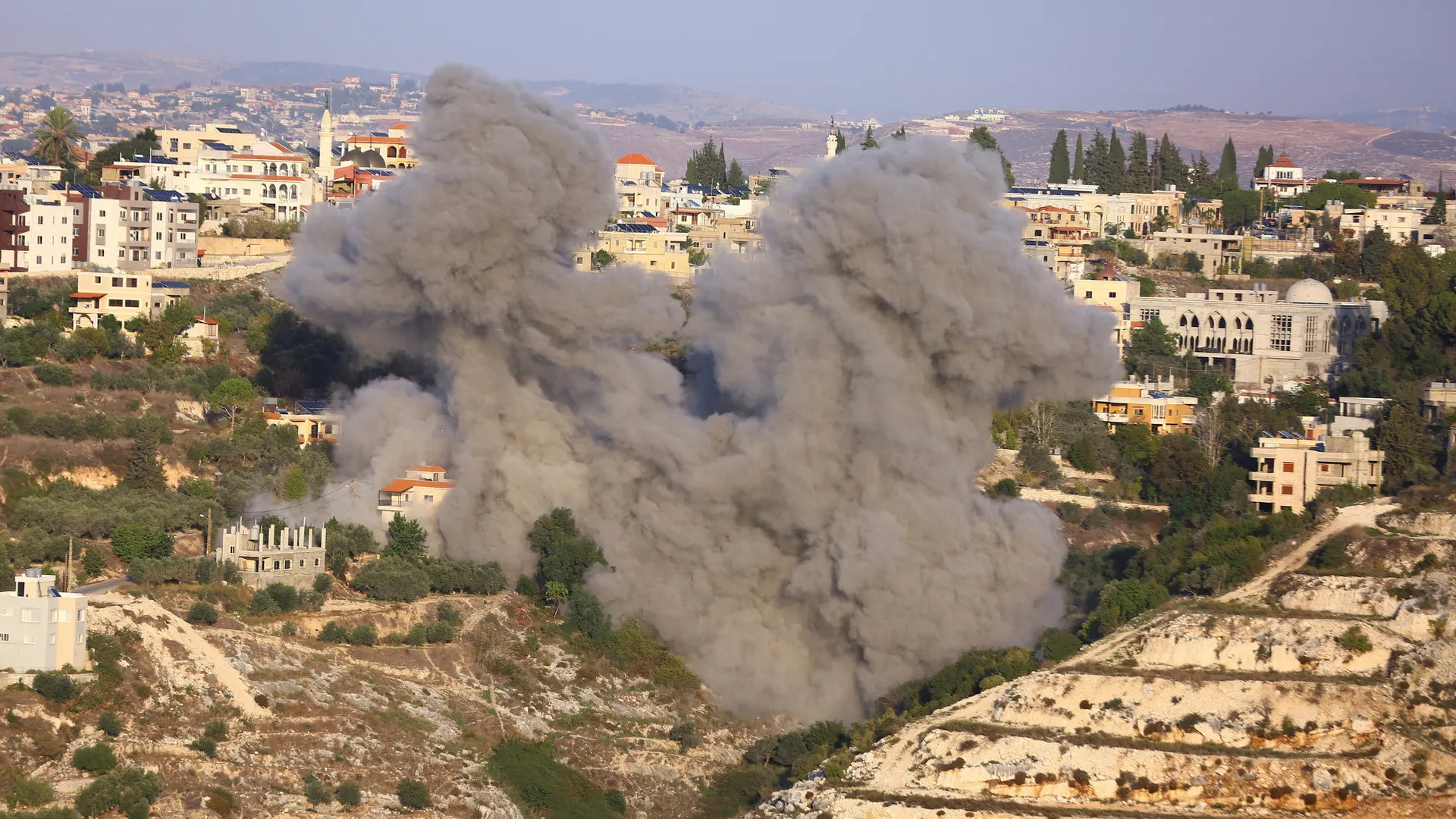 Israel Destroys Entire Lebanese Town in Seconds – Shocking Video of Al-Khiyam Destruction Surfaces Online!