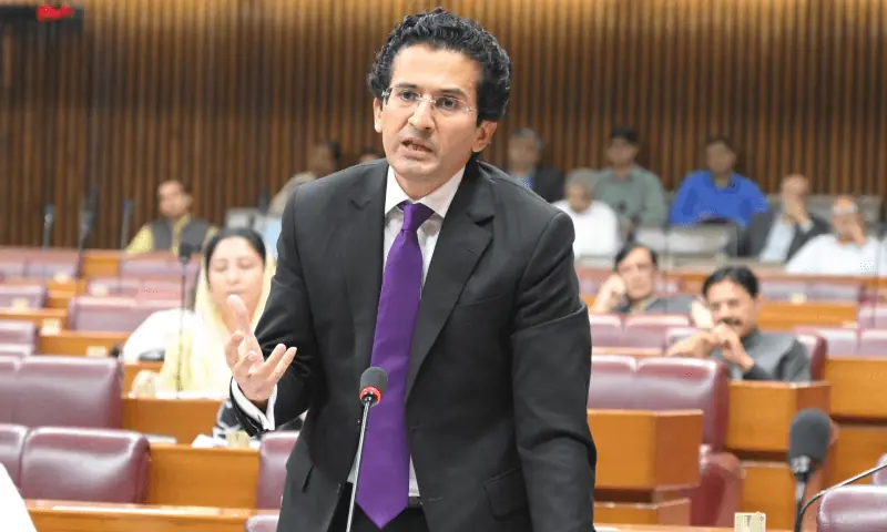 पाक मंत्री ने देश को चौंकाया: पेट्रोल खत्म! माना, 