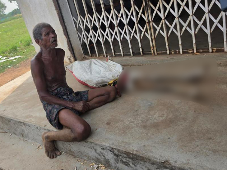 ओडिशा का एक आदमी अपनी बहन का कंकाल खोदकर 3km दूर बैंक ले गया, क्योंकि बैंक वालों ने कहा था 