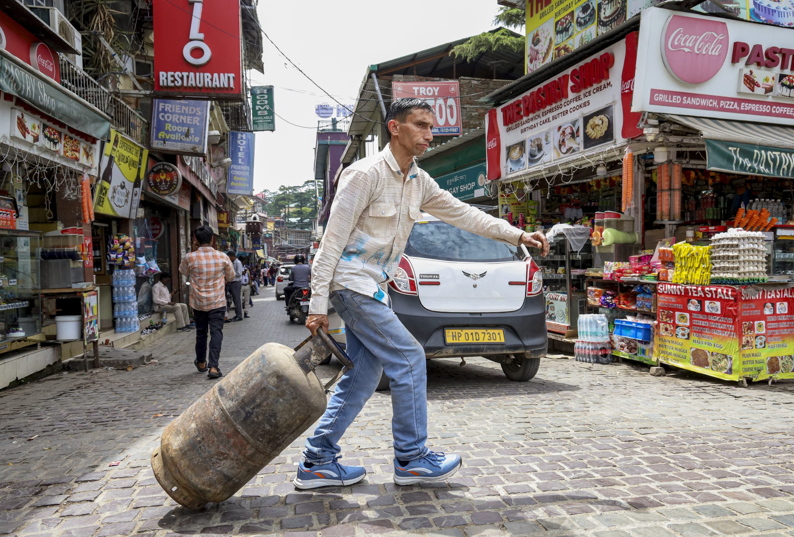 कमर्शियल LPG की कीमत में भारी बढ़ोतरी – ₹993 का इज़ाफ़ा – बिज़नेस के लिए किचन का खर्च आसमान छूएगा!
