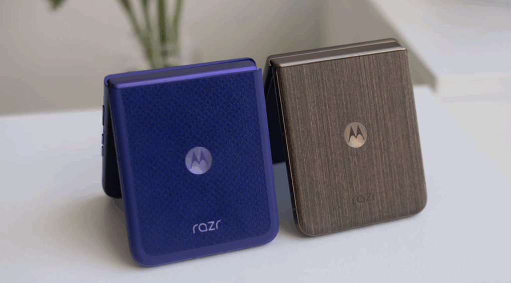 Motorola ने टेक की दुनिया को चौंकाया: Apple और Samsung को पछाड़कर Razr Ultra 2026 में Silicon-Carbon बैटरी लॉन्च की – गेम-चेंजिंग बैटरी टेक्नोलॉजी सबसे पहले US में आई!