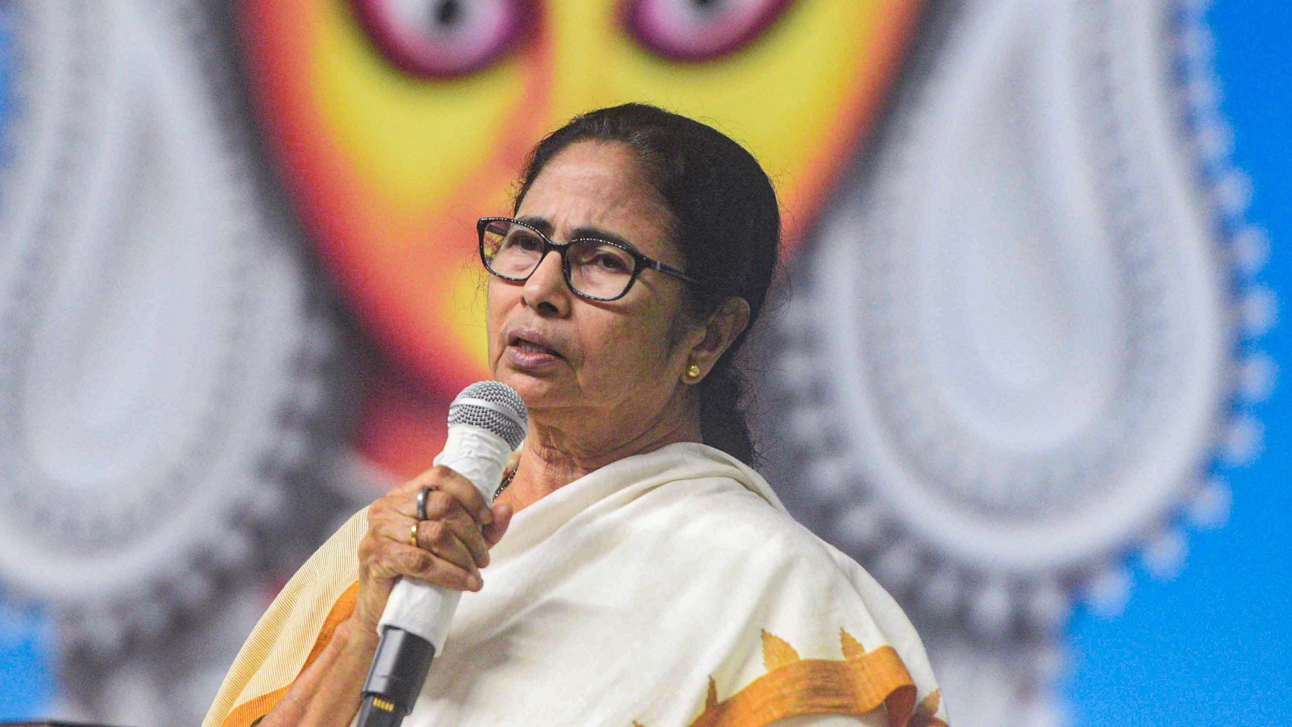 चौंकाने वाला! ममता बनर्जी ने धांधली का आरोप लगाया, BJP पर 100 से ज़्यादा सीटें लूटने का इल्ज़ाम – "यह तो लूट, लूट, लूट थी!" सोशल मीडिया पर ज़बरदस्त हंगामा