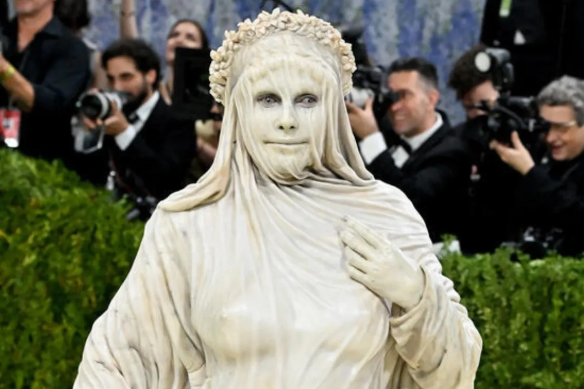 Heidi Klum ने Met Gala 2026 में 'Statue of Liberty' की जीती-जागती मूर्ति बनकर सबको चौंका दिया—इंटरनेट पर हर कोई बस इसी की बात कर रहा है!