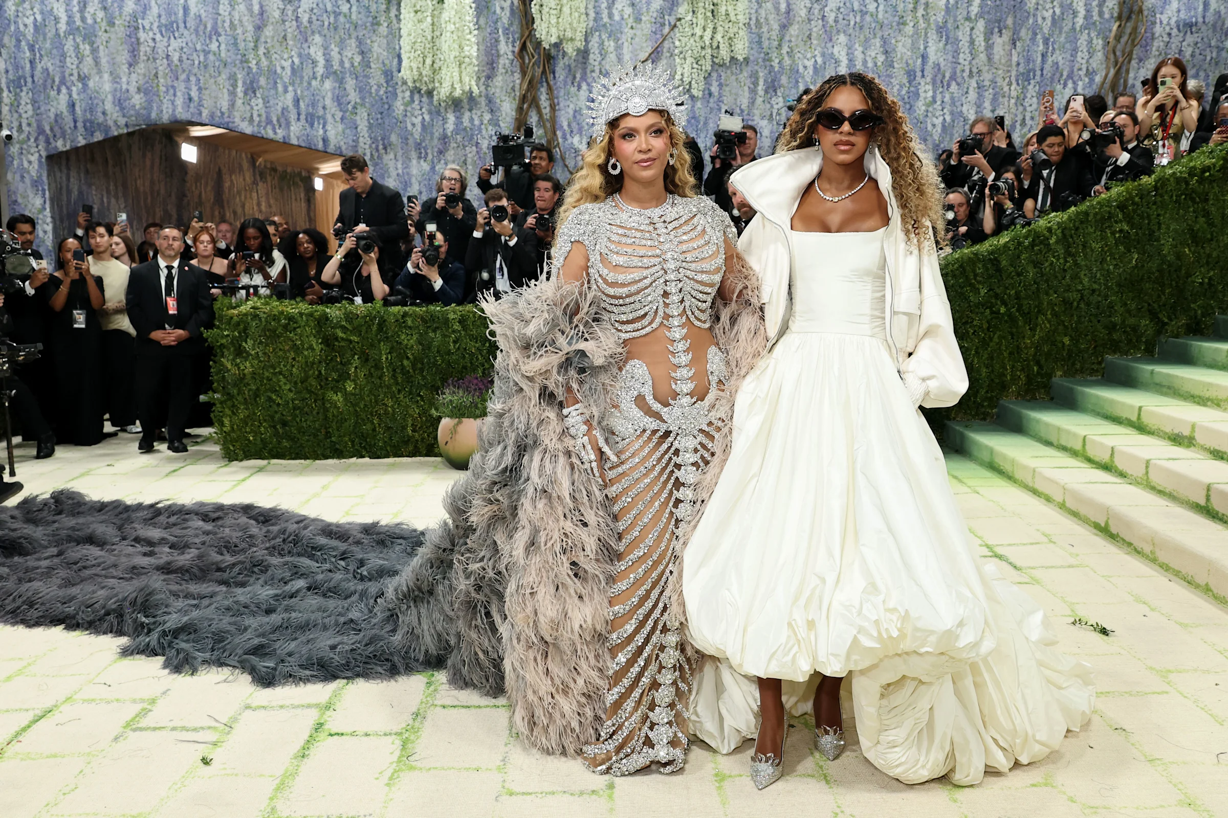Met Gala 2026 Goes Wild: 7 Stars in Jaw-Dropping Bizarre Outfits That Left Everyone Speechless!