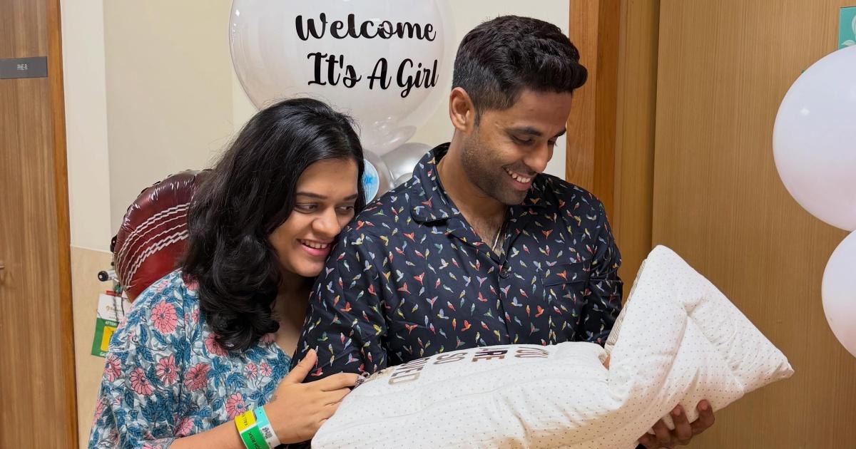 सूर्यकुमार यादव ने अपनी नवजात बेटी के साथ प्यारी तस्वीर शेयर की, उसका खूबसूरत नाम 'रिद्धिमा' बताया!