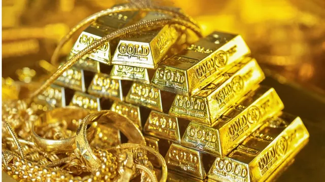 भारत हर साल 700–800 टन सोना खरीदता है! जानिए इससे अर्थव्यवस्था पर असल में कितना खर्च आता है
