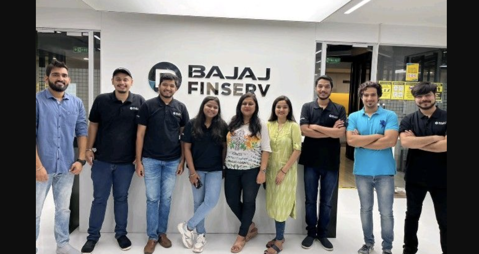 Bajaj Finance ने 1,500 कर्मचारियों को निकाला, सिर्फ़ 10 AI बॉट्स को काम पर रखा और 30% लागत बचाई—चौंकाने वाला कदम!