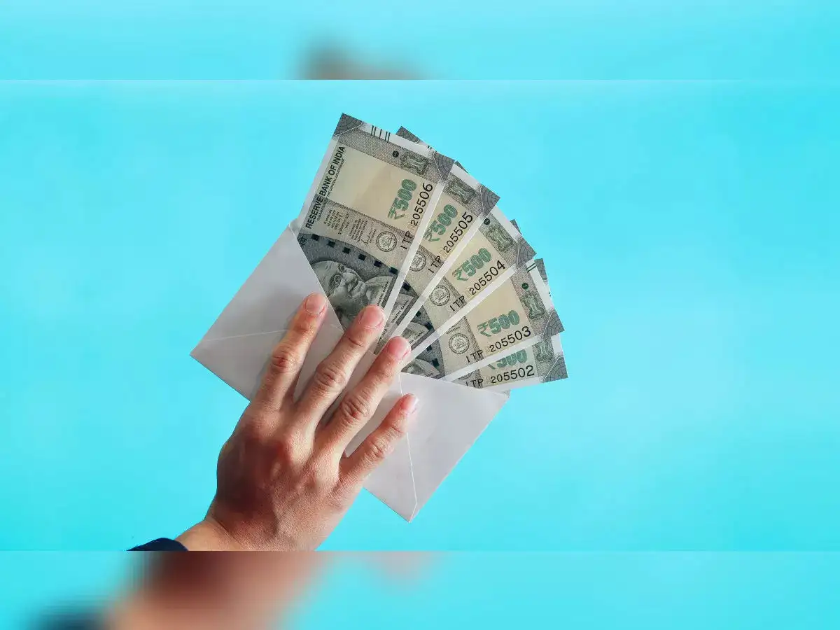 नए लेबर कोड्स ने ₹10 लाख, ₹25 लाख और ₹50 लाख CTC कमाने वालों की टेक-होम सैलरी घटा दी—चौंकाने वाली सच्चाई सामने आई!