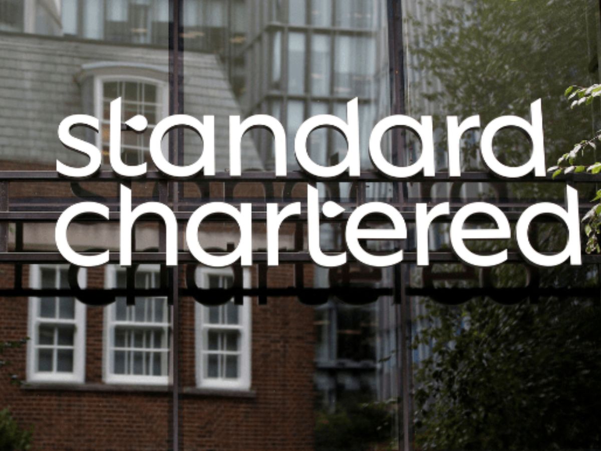 Standard Chartered 2030 तक 7,800 नौकरियाँ कम करेगा: CEO ने इसे 'कम-मूल्य वाले मानव संसाधन को बदलना' कहा!