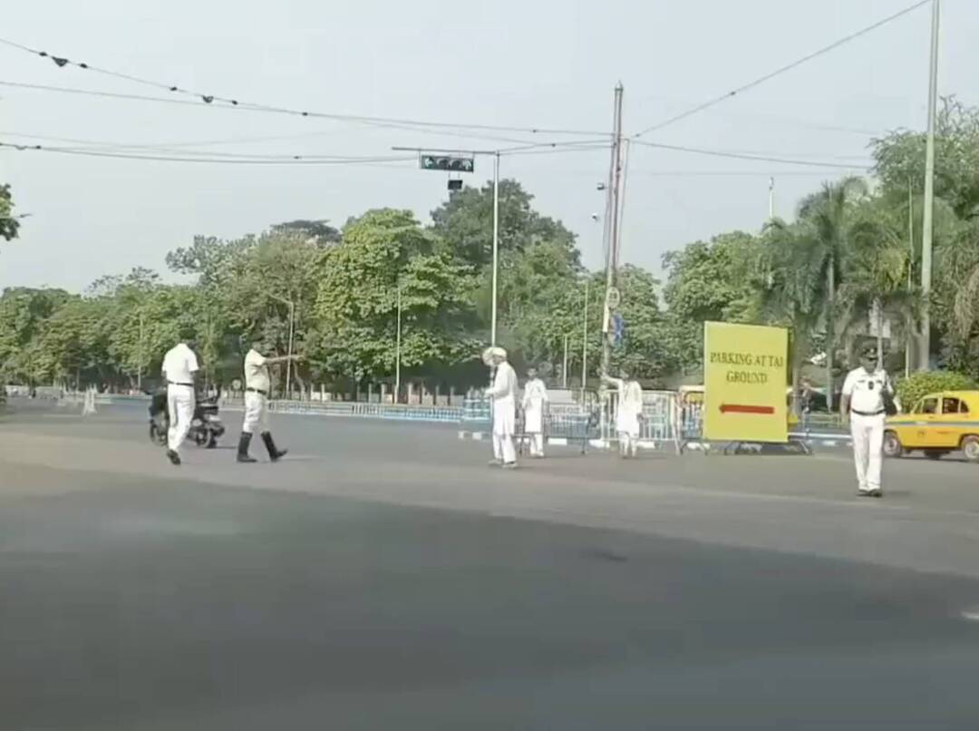 पश्चिम बंगाल की मशहूर 'रेड रोड' बकरीद पर सालों में पहली बार पूरी तरह खाली—चौंकाने वाले नज़ारे!