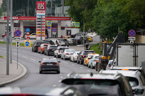 Shocking 4-KM Long Queue at Russian Petrol Station Caught on Aerial Video Amid Fuel Crisis!