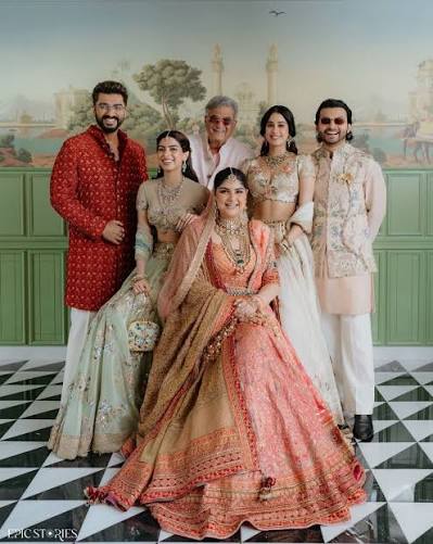 बोनी कपूर ने शेयर कीं अंशुला की सपनों जैसी शादी की दिल छू लेने वाली अनदेखी तस्वीरें – शिखर और अक्षय ने बटोरीं सुर्खियां!