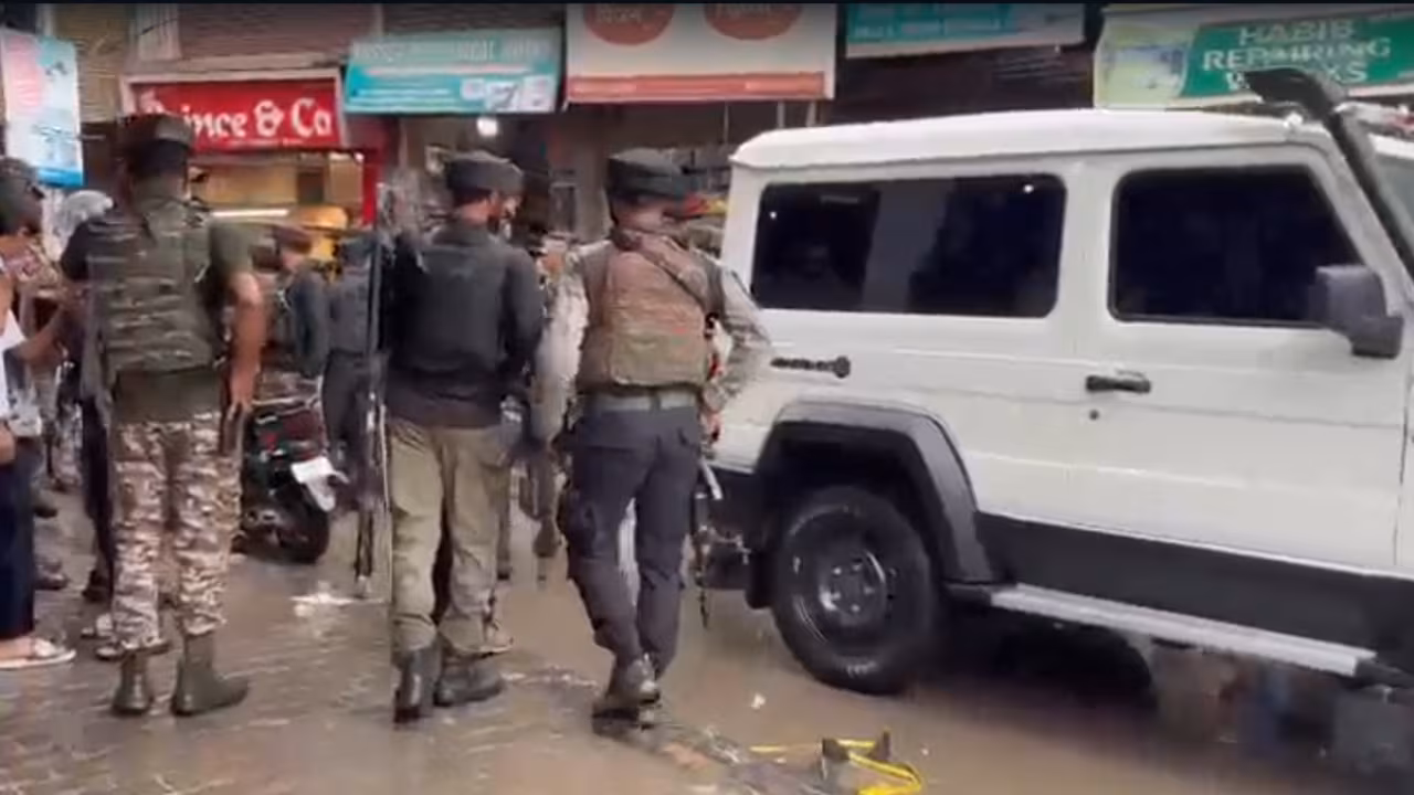 Terror Strike in Anantnag: Policeman Gunned Down at Lal Chowk Amid Fresh Kashmir Attack!