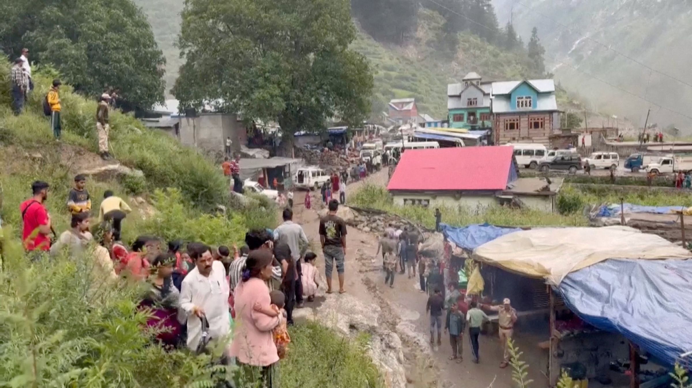 उधमपुर में तबाही! भारी बारिश के बीच अचानक आई बाढ़ ने गांव को तहस-नहस किया, परिवारों को सुरक्षित निकाला गया