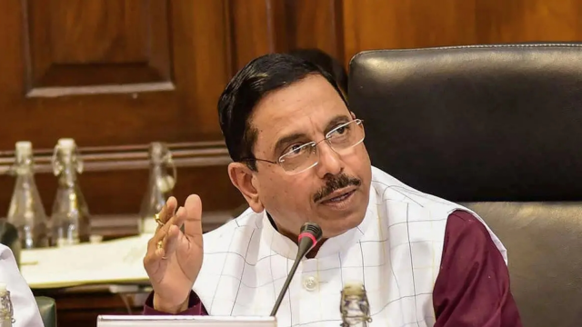 प्रधान के अचानक हटने के बाद BJP ने प्रह्लाद जोशी को क्यों चुना? चौंकाने वाली वजह!