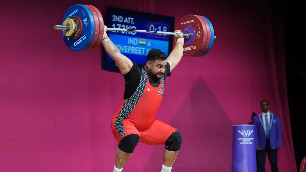 डेविड लिटी ने 223kg का ज़बरदस्त लिफ़्ट लगाकर लवप्रीत सिंह से सिर्फ़ 1kg के अंतर से कॉमनवेल्थ गोल्ड छीन लिया!
