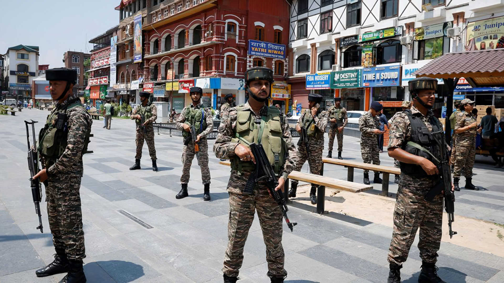 कश्मीर में हुए चौंकाने वाले आतंकी हमले के बाद हाई-लेवल जांच के आदेश; सुरक्षा बलों ने पूरी घाटी में बड़े पैमाने पर तलाशी अभियान शुरू किया!
