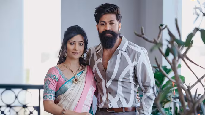 यश के इंस्टाग्राम पर 14 मिलियन से ज़्यादा फ़ॉलोअर्स हैं, लेकिन वह सिर्फ़ अपनी पत्नी राधिका पंडित को फ़ॉलो करते हैं!