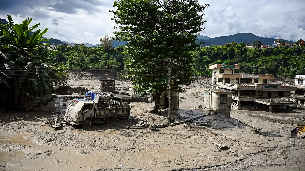 नेपाल में खतरनाक अचानक आई बाढ़ के बाद बिहार ने गंडक बैराज के सभी 36 गेट क्यों खोले!