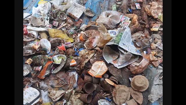 कानपुर के ग्वालटोली में गंदगी से बीमारी का खतरा बढ़ा: जोन-4 की छत पर टीन शेडों में कूड़े के ढेर से डेंगू-मल...