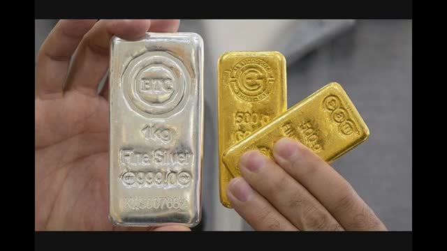 Silver Price Crash: चांदी को ये क्या हो गया? आज फिर क्रैश... हाई से अब ₹2.26 लाख सस्ती, सोने धड़ाम