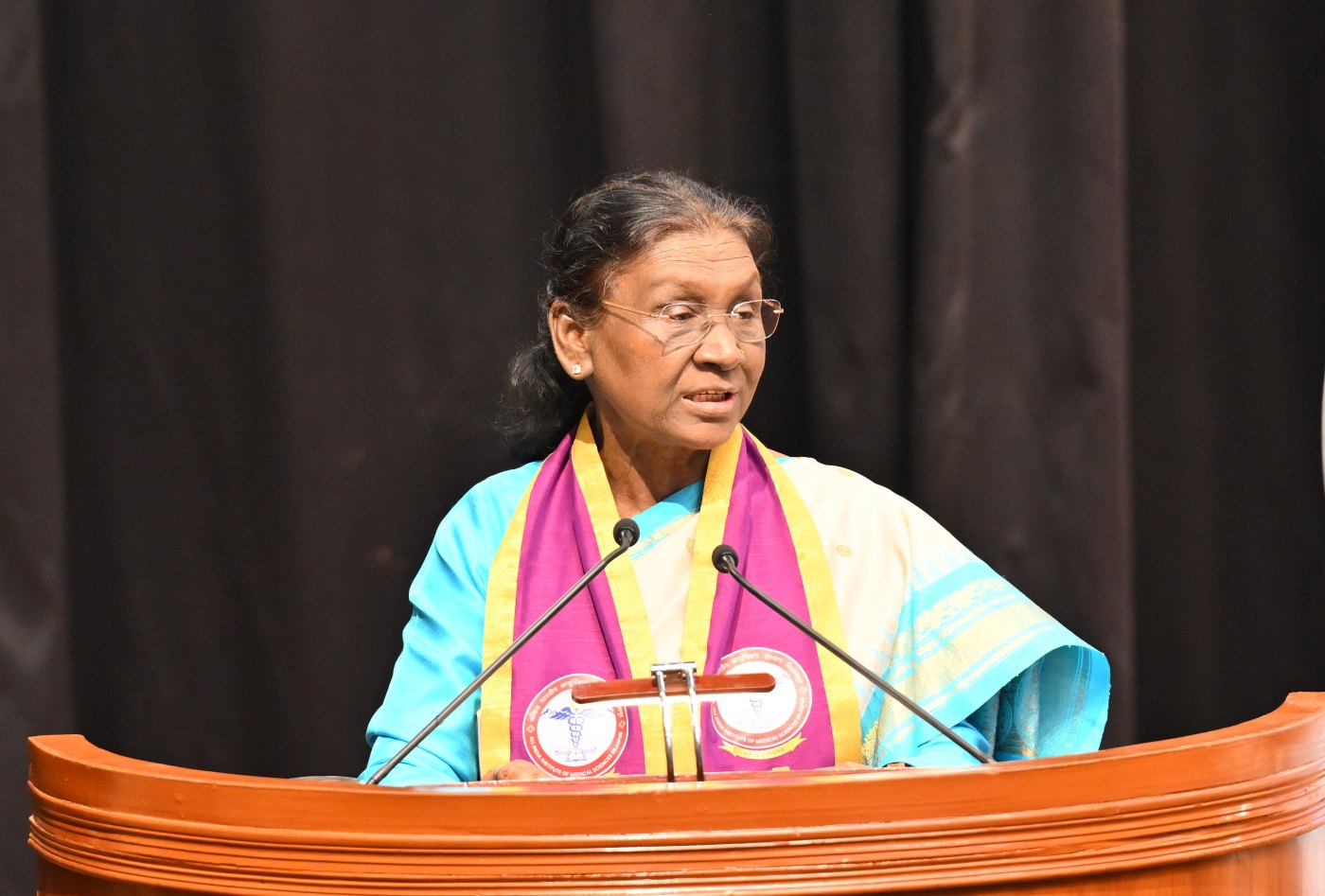 भारत की राष्ट्रपति अखिल भारतीय आयुर्विज्ञान संस्थान (एम्स), बिलासपुर के प्रथम दीक्षांत समारोह में शामिल हुईं