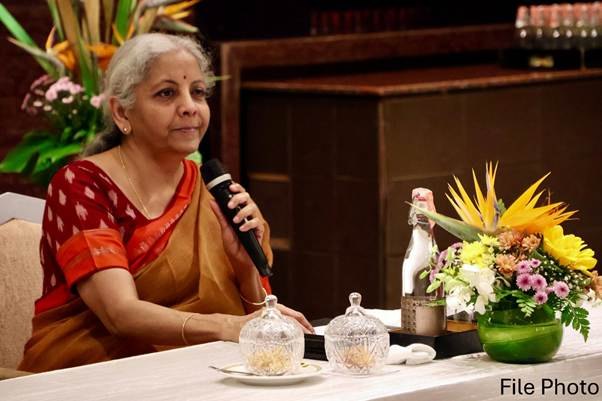 केन्द्रीय वित्त मंत्री श्रीमती निर्मला सीतारमण सिंगापुर के नेतृत्वकर्ताओं और वहां की व्यावसायिक कंपनियों के सीईओ के साथ उच्चस्तरीय बैठक के लिए सिंगापुर के दौरे पर जाएंगी