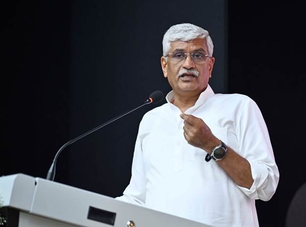 केंद्रीय संस्कृति एवं पर्यटन मंत्री श्री गजेंद्र सिंह शेखावत ने राष्ट्रीय आधुनिक कला संग्रहालय (एनजीएमए) में तक्षणम प्रदर्शनी का उद्घाटन किया, इस प्रदर्शनी में 150 कलाकारों की 250 से भी अधिक कलाकृतियों व मूर्तियों को एक साथ प्रदर्शित किया ग