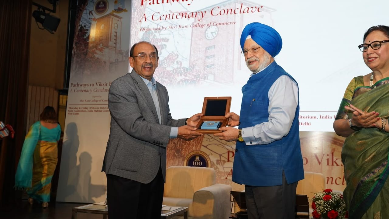 केंद्रीय मंत्री हरदीप सिंह पुरी ने एसआरसीसी के शताब्दी सम्मेलन ‘विकसित भारत की राह’ के समापन सत्र को संबोधित किया