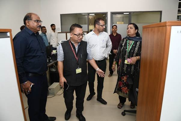 विधायी विभाग ने स्वच्छता को बढ़ावा देने के लिए 'विशेष अभियान 6' के तहत कार्यालय की साफ-सफाई एवं लंबित मामलों की समीक्षा की