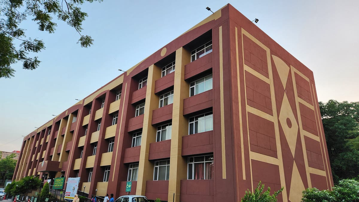 भारतीय अस्पतालों में पाँच साल में करीब $10 अरब, बिलों पर बहस