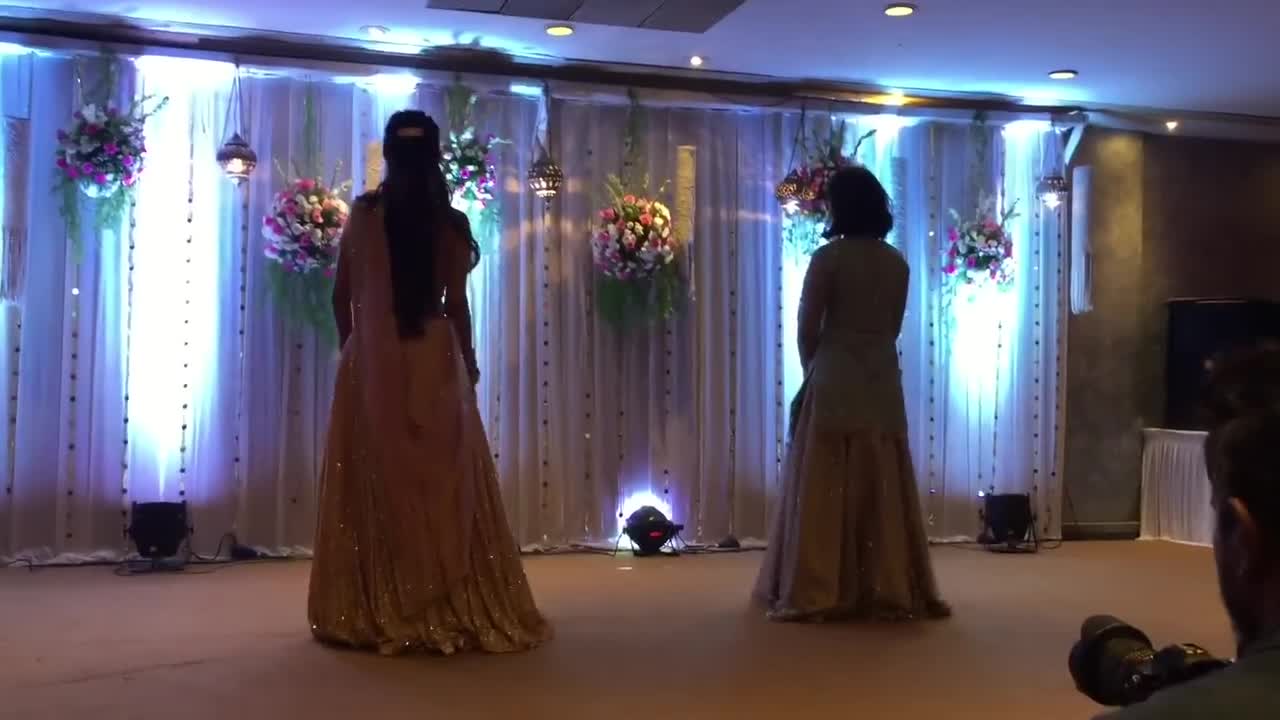 Bride And Her Sis | Rocking The Stage By Their Amazing Performance | Jaani Tera Naa | Kaun Nach Di