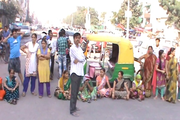 Protest in faridabad for water 
