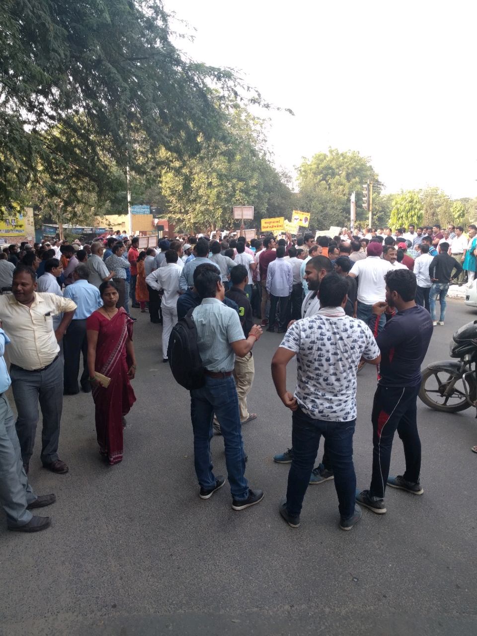 Road blocked by some protesting in Faridabad 1 no. 