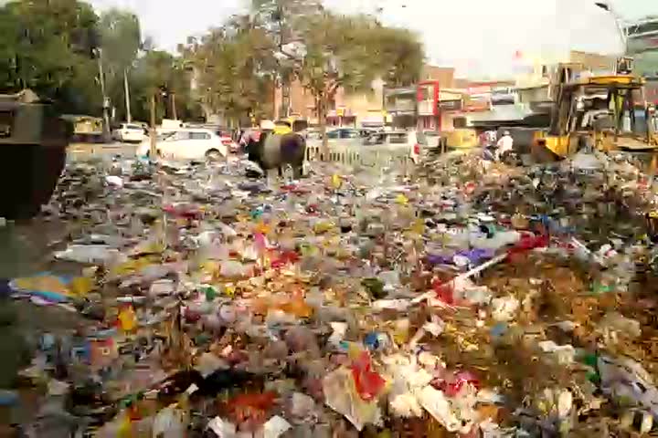 If we want our city clean.. We must request to CM sir to visit faridabad at least once in a week...