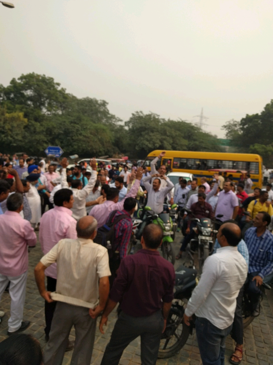 Protest at delhi University gate by students