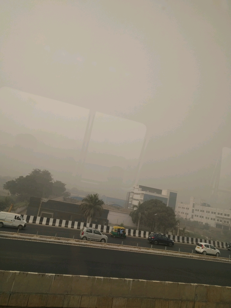 Deadly smog in Delhi. Please avoid to go out.