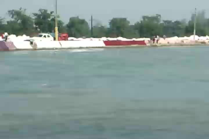 गंगा साफ कैसे होगी..जब लोग उसे धोबी घाट की तरह उपयोग करेंगे!