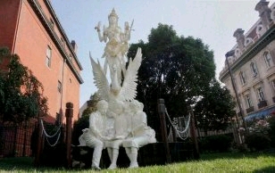 Indonesia, the country with the largest Muslim population in the world, has gifted an imposing 16-foot-high statue of Saraswati, the Hindu goddess of education and wisdom, to Washington DC.

