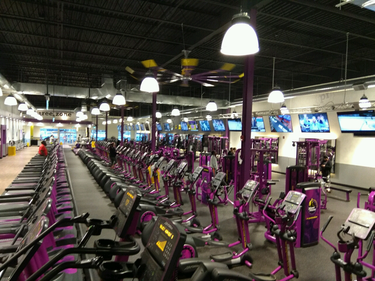 Biggest  Fitness center in Toronto , Planet gym